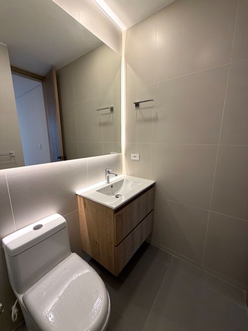 Apartamento de 2 alcobas en venta en Santa Barbara Occidental, Bogotá, 77 m² · foto 9 de 10