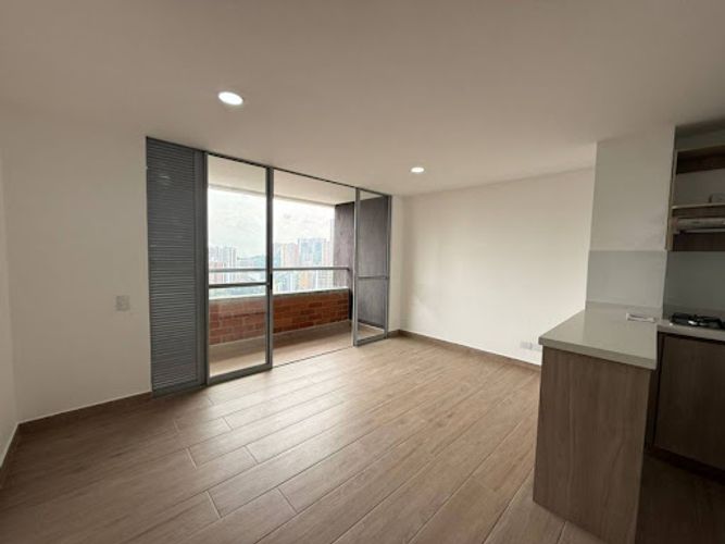 Apartamento de 3 alcobas en arriendo en San Jose, Sabaneta, 72 m² · foto 2 de 19