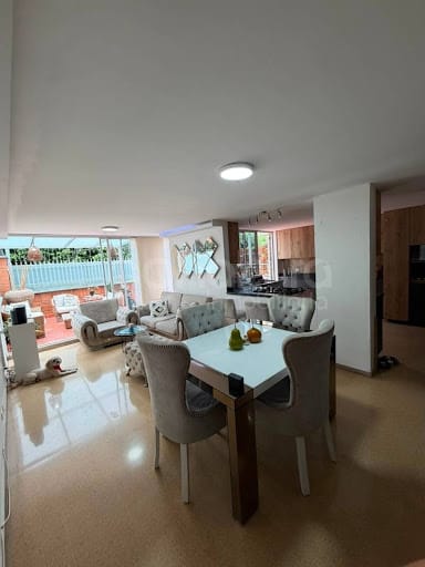 Apartamento de 3 alcobas en arriendo en Los Parra, Medellín, 127 m² · foto 3 de 13