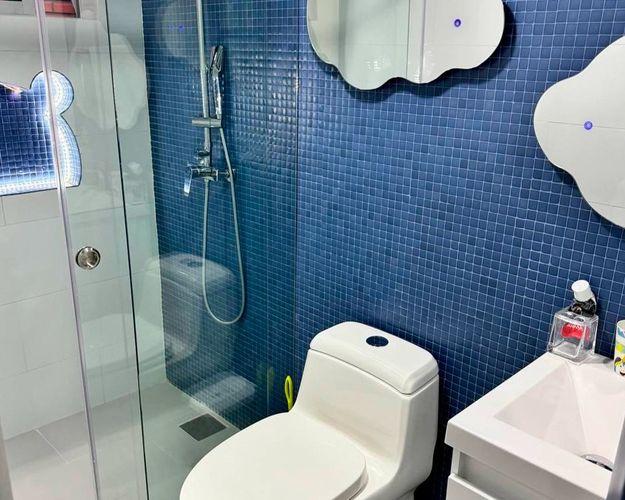 Casa de 4 alcobas en arriendo en El Poblado, Medellín, 334 m² · foto 13 de 17