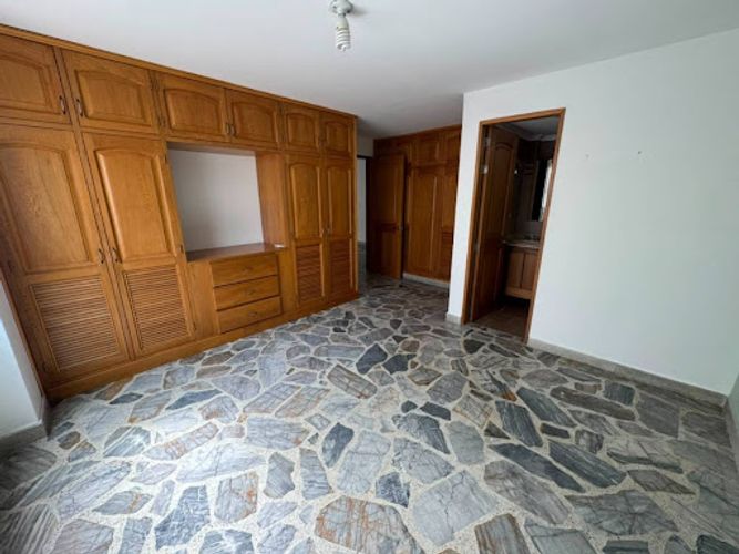 Apartamento de 3 alcobas en arriendo en Laureles, Medellín, 130 m² · foto 2 de 17