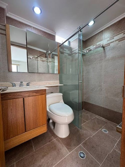 Apartamento de 3 alcobas en arriendo en Laureles, Medellín, 130 m² · foto 3 de 17