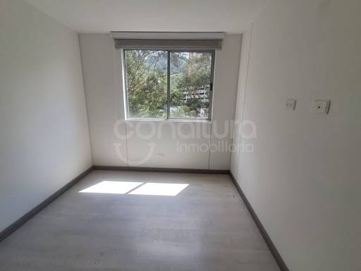 Apartamento de 3 alcobas en arriendo en Loma De San Jose, Sabaneta, 98 m² · foto 14 de 21