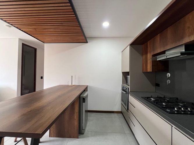 Apartamento de 2 alcobas en venta en El Poblado, Medellín, 100 m² · foto 4 de 14