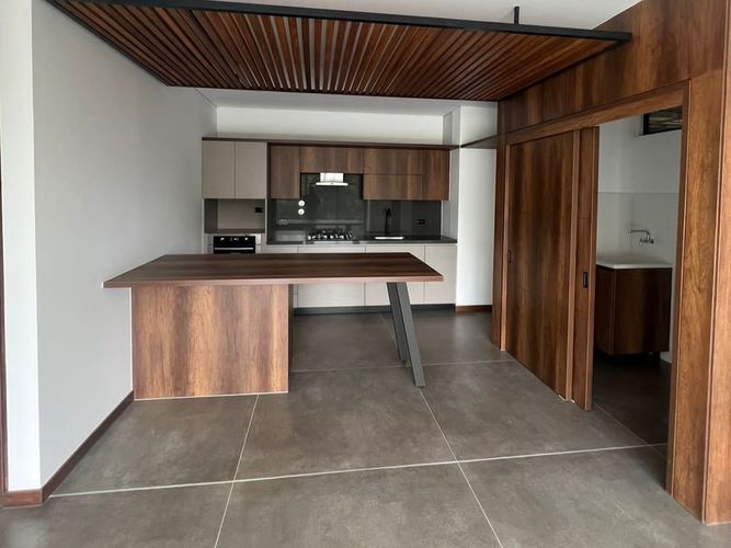 Apartamento de 2 alcobas en venta en El Poblado, Medellín, 100 m² · foto 5 de 14