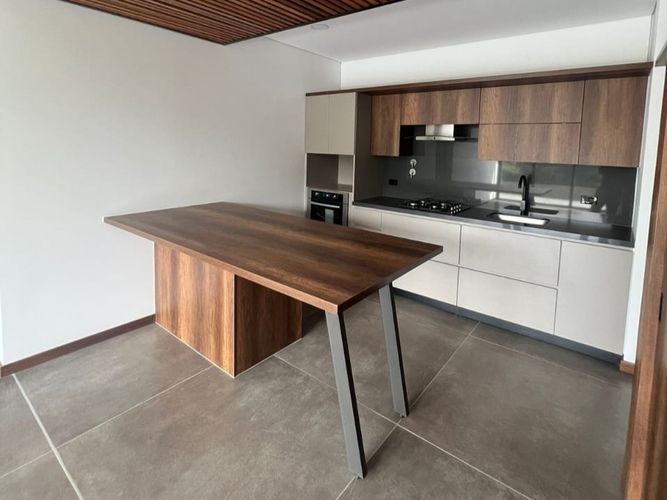 Apartamento de 2 alcobas en venta en El Poblado, Medellín, 100 m² · foto 6 de 14