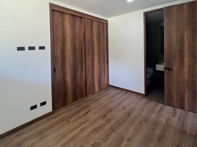 Apartamento de 2 alcobas en venta en El Poblado, Medellín, 100 m² · foto 9 de 14