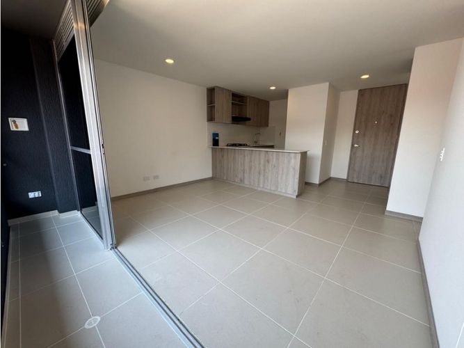 Apartamento en venta en Zona Industrial No. 1, Itagüí · foto 2 de 13