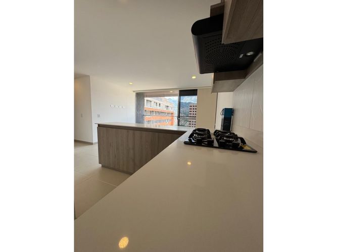 Apartamento en venta en Zona Industrial No. 1, Itagüí · foto 3 de 13