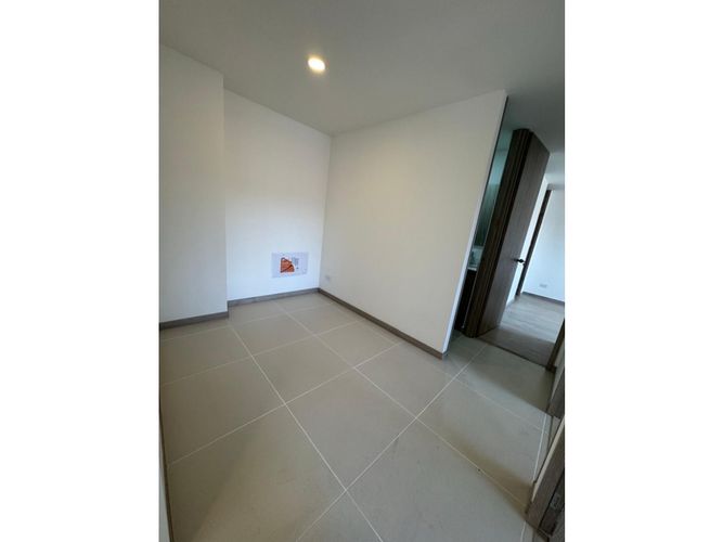 Apartamento en venta en Zona Industrial No. 1, Itagüí · foto 4 de 13