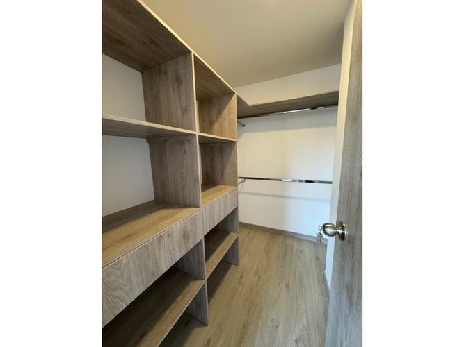 Apartamento en venta en Zona Industrial No. 1, Itagüí · foto 6 de 13