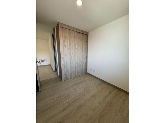 Apartamento en venta en Zona Industrial No. 1, Itagüí · foto 7 de 13
