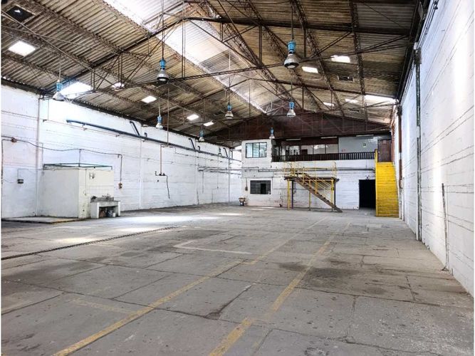 Bodega en venta en La Esmeralda, Itagüí, 2000 m² · foto 3 de 17