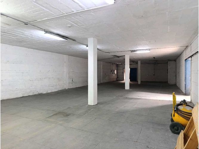 Bodega en venta en La Esmeralda, Itagüí, 2000 m² · foto 8 de 17