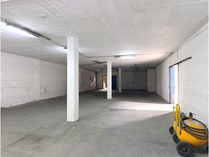 Bodega en venta en La Esmeralda, Itagüí, 2000 m² · foto 9 de 17