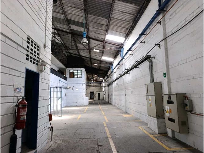 Bodega en venta en La Esmeralda, Itagüí, 2000 m² · foto 10 de 17