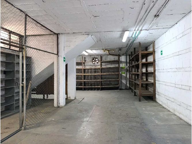 Bodega en venta en La Esmeralda, Itagüí, 2000 m² · foto 11 de 17