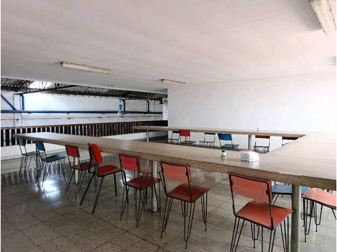 Bodega en venta en La Esmeralda, Itagüí, 2000 m² · foto 12 de 17