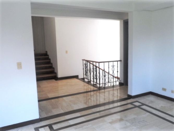 Casa de 3 alcobas en arriendo en El Poblado, Medellín, 280 m² · foto 9 de 16