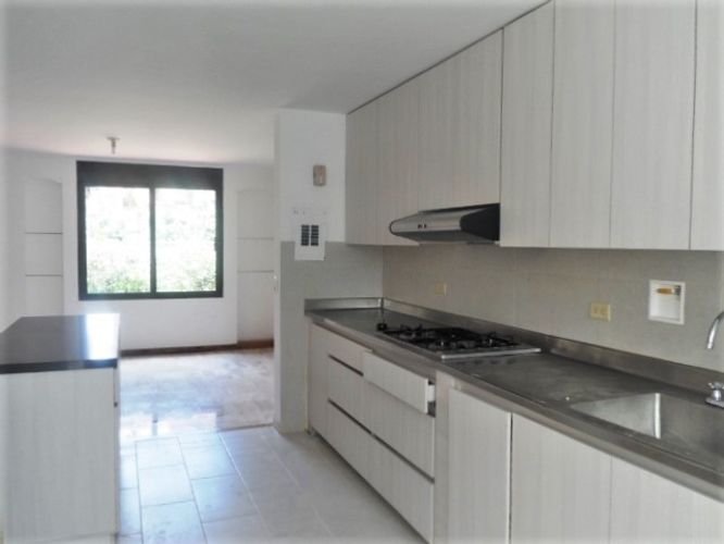 Casa de 3 alcobas en arriendo en El Poblado, Medellín, 280 m² · foto 6 de 16