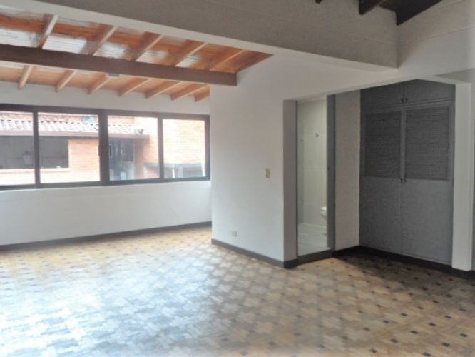 Casa de 3 alcobas en arriendo en El Poblado, Medellín, 280 m² · foto 14 de 16