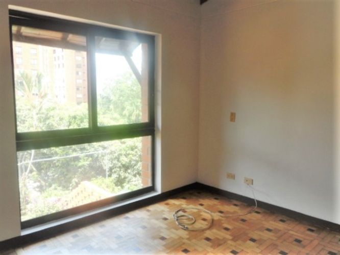 Casa de 3 alcobas en arriendo en El Poblado, Medellín, 280 m² · foto 11 de 16