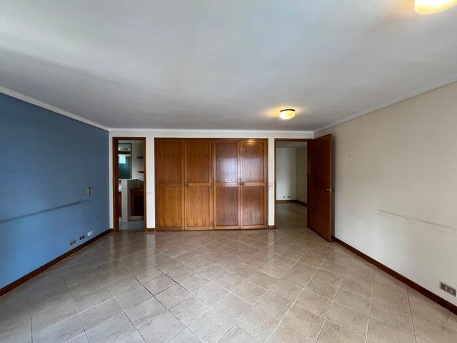 Apartamento de 4 alcobas en venta en El Poblado, Medellín, 230 m² · foto 13 de 16