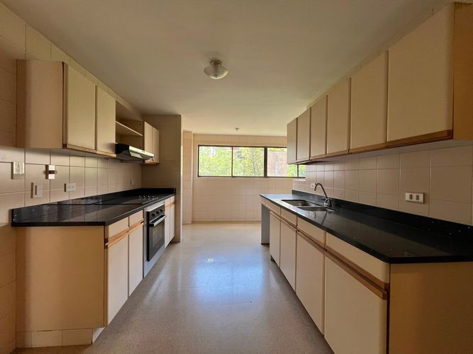 Apartamento de 4 alcobas en venta en El Poblado, Medellín, 230 m² · foto 5 de 16