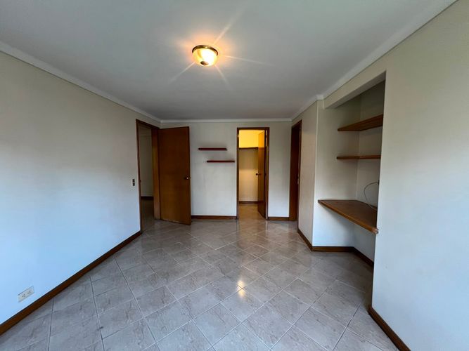 Apartamento de 4 alcobas en venta en El Poblado, Medellín, 230 m² · foto 8 de 16
