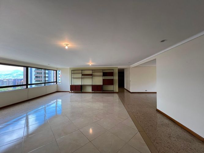 Apartamento de 4 alcobas en venta en El Poblado, Medellín, 230 m² · foto 3 de 16