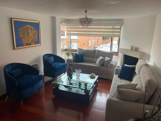 Apartamento de 3 alcobas en venta en Santa Barbara, Bogotá, 230 m² · foto 3 de 8