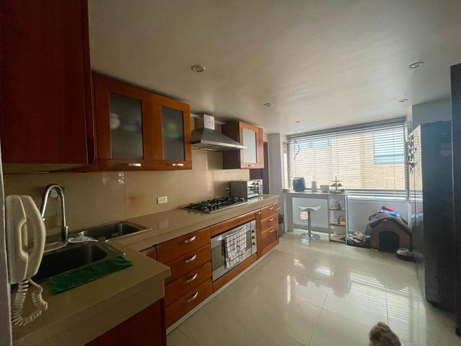 Apartamento de 3 alcobas en venta en Santa Barbara, Bogotá, 230 m² · foto 8 de 8