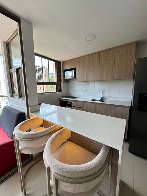 Apartamento de 3 alcobas en venta en Las Lomitas, Sabaneta, 86 m² · foto 2 de 16