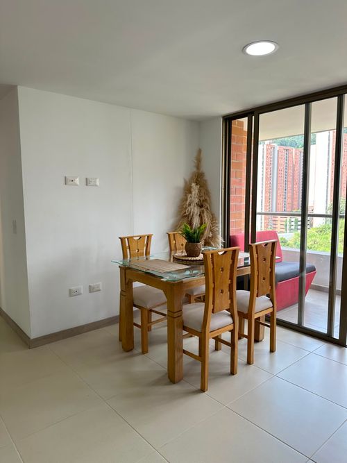 Apartamento de 3 alcobas en venta en Las Lomitas, Sabaneta, 86 m² · foto 3 de 16