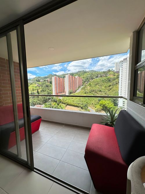 Apartamento de 3 alcobas en venta en Las Lomitas, Sabaneta, 86 m² · foto 7 de 16