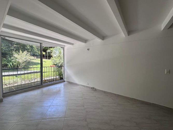 Apartamento de 3 alcobas en venta en El Poblado, Medellín, 96 m² · foto 2 de 19