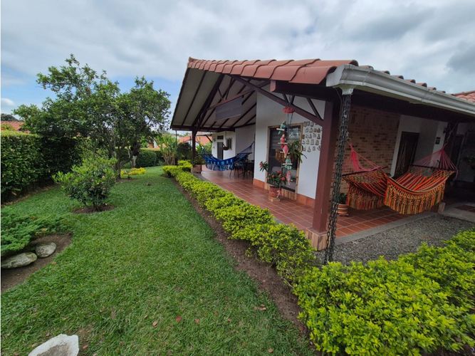 Casa de 3 alcobas en venta en El Caimo, Armenia, 218 m² · foto 2 de 22
