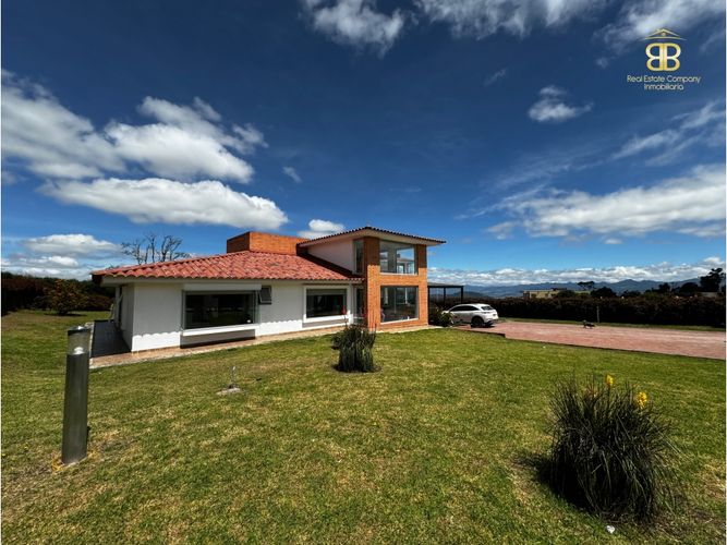 Casa de 5 alcobas en venta en Yerbabuena, Sopó, 458 m² · foto 2 de 24