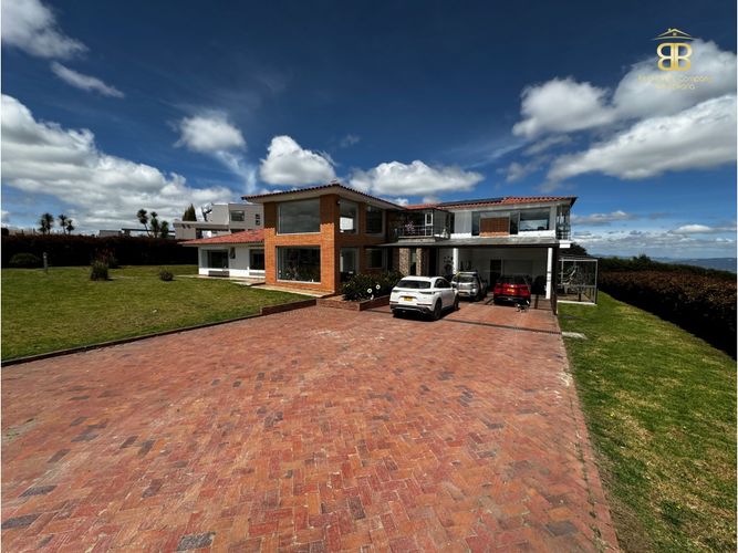 Casa de 5 alcobas en venta en Yerbabuena, Sopó, 458 m² · foto 3 de 24