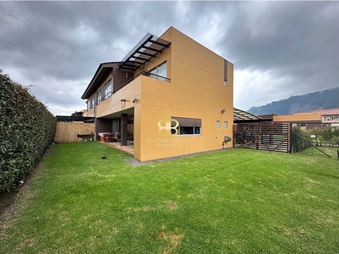Casa de 3 alcobas en venta en Cerca De Piedra, Cajicá, 262 m² · foto 4 de 24