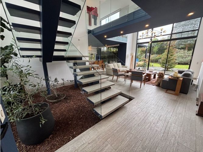 Casa de 4 alcobas en venta en Aposentos Parte Alta, Sopó, 360 m² · foto 2 de 24