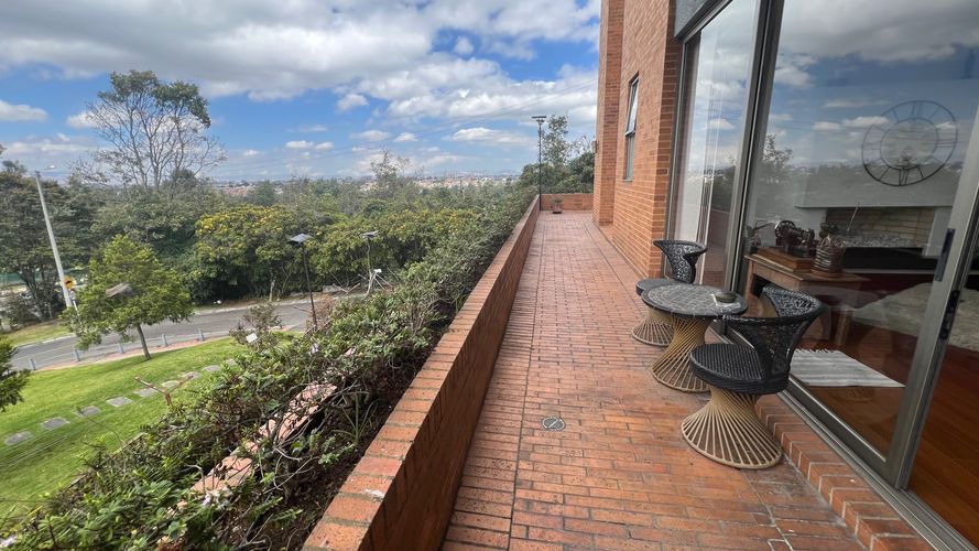 Apartamento en venta en Lindaraja, Bogotá · foto 2 de 24
