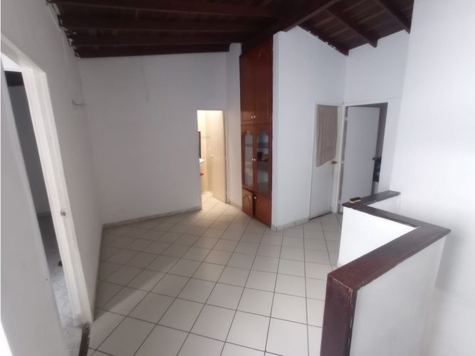 Casa de 4 alcobas en venta en La Candelaria, Medellín, 180 m² · foto 2 de 17