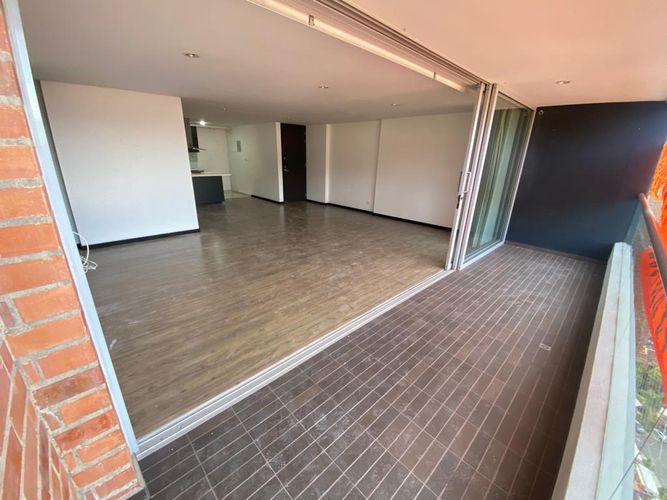Apartamento de 3 alcobas en venta en Loma De Las Brujas, Envigado, 150 m² · foto 2 de 15