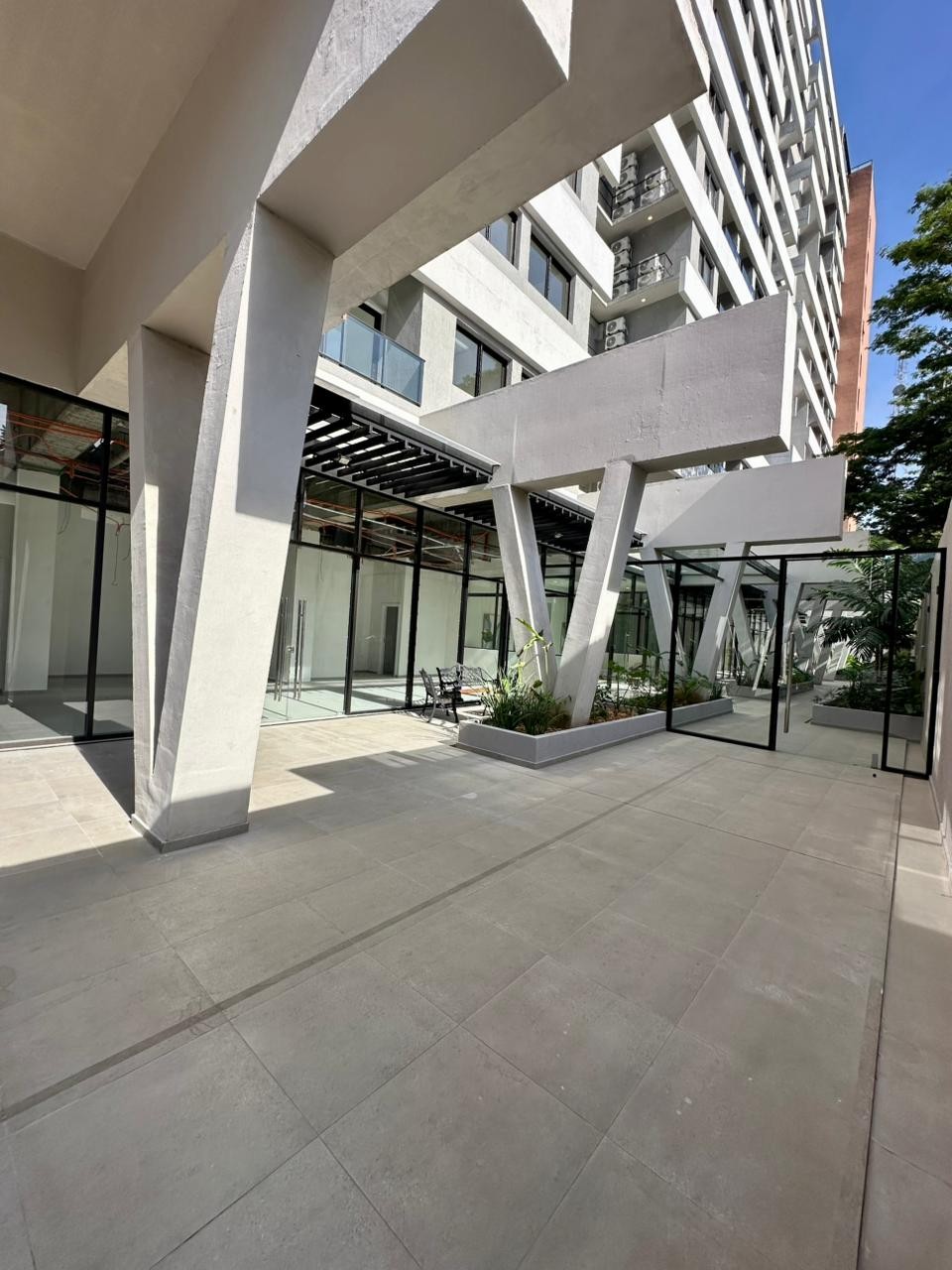 Exclusivo Departamento a Estrenar de 2 Dormitorios en Edificio España, Las Mercedes: ¡Tu Nuevo Hogar de Lujo te Espera! — foto 2