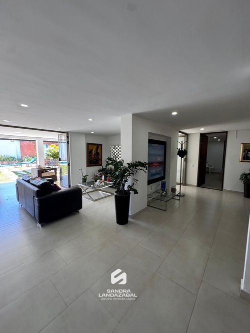 Casa de 5 alcobas en venta en Lagos Del Cacique, Bucaramanga, 370 m² · foto 9 de 24