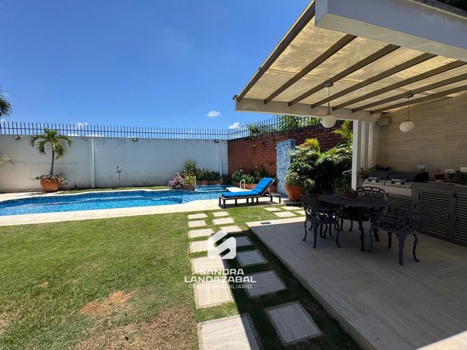 Casa de 5 alcobas en venta en Lagos Del Cacique, Bucaramanga, 370 m² · foto 2 de 24