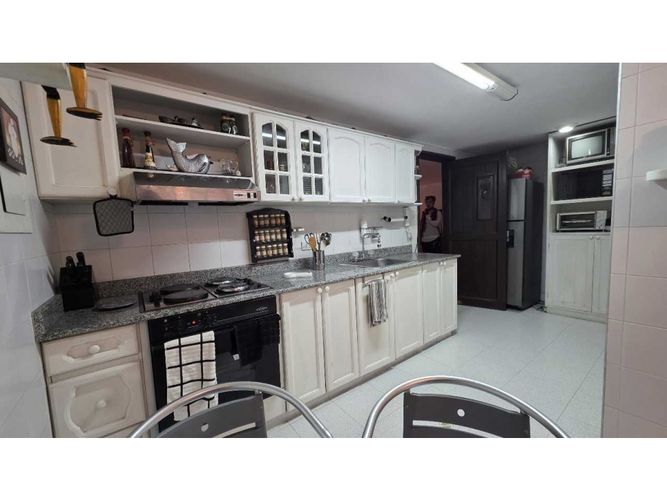 Apartamento de 2 alcobas en venta en Santa Barbara, Bogotá, 152 m² · foto 7 de 20