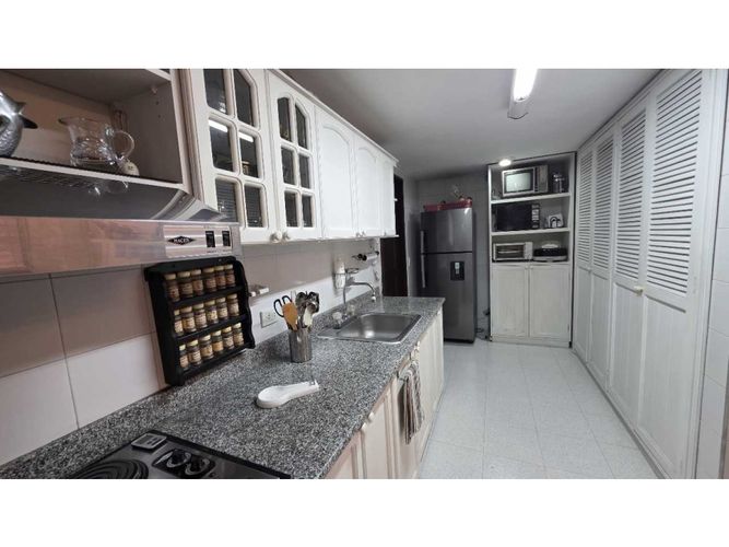 Apartamento de 2 alcobas en venta en Santa Barbara, Bogotá, 152 m² · foto 8 de 20