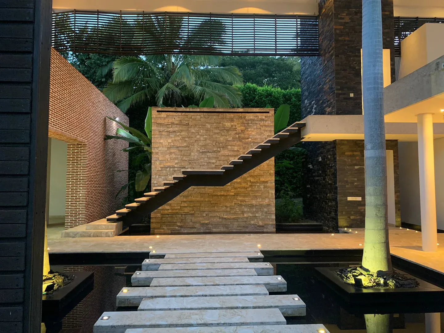 7BR Country House in Paso real for Sale